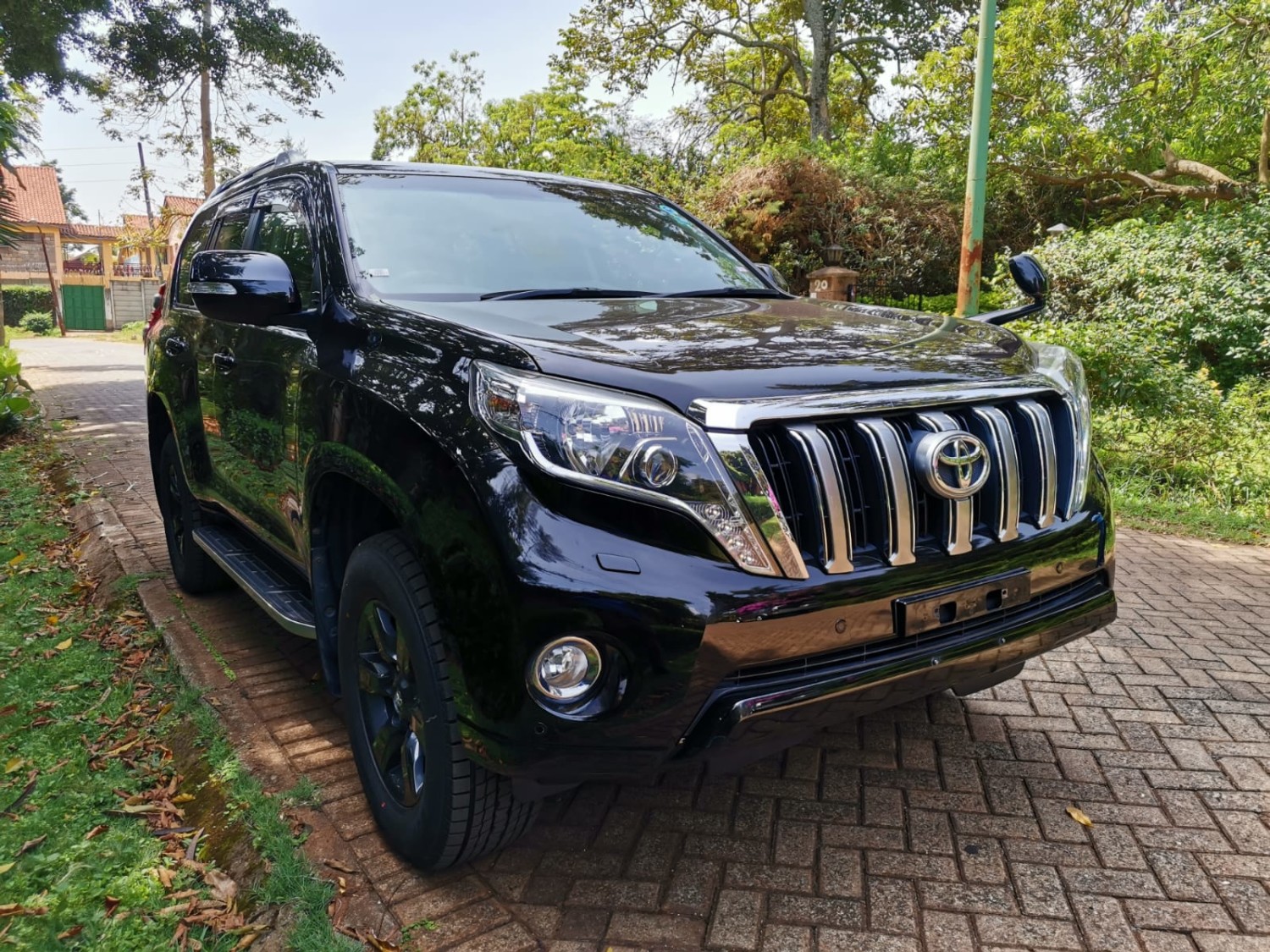 toyota-landcruiser-prado