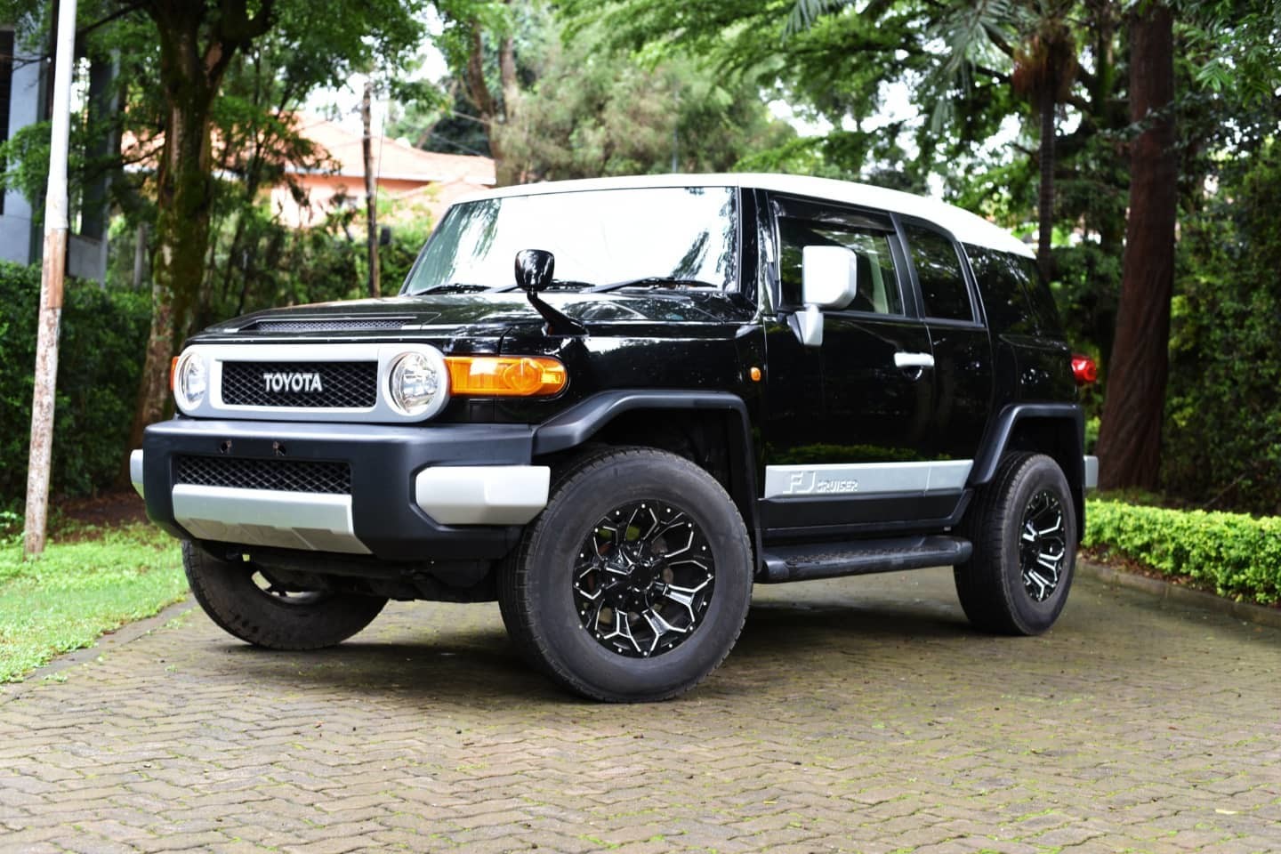 toyota-fj-cruiser-2014