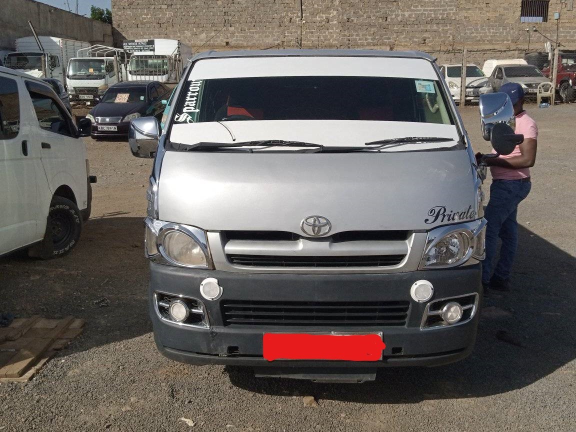 toyota-hiace-2009