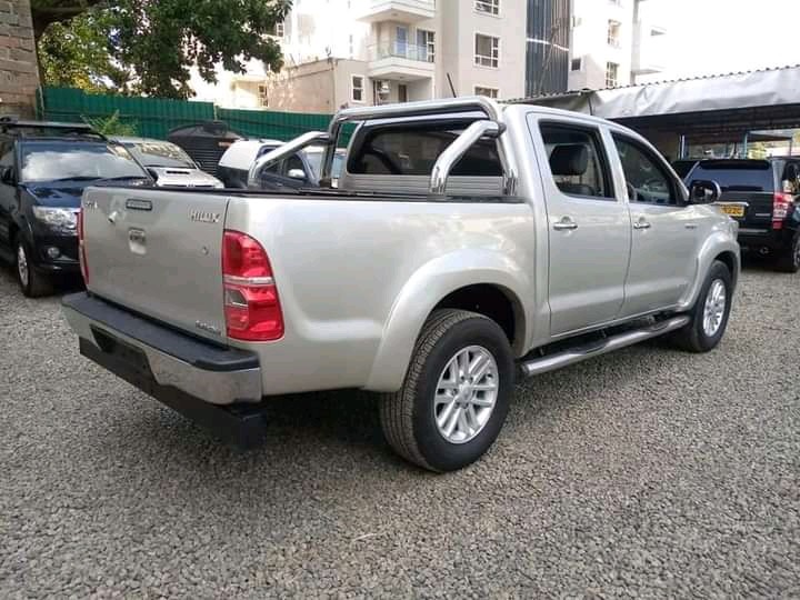 toyota-hilux-big-4