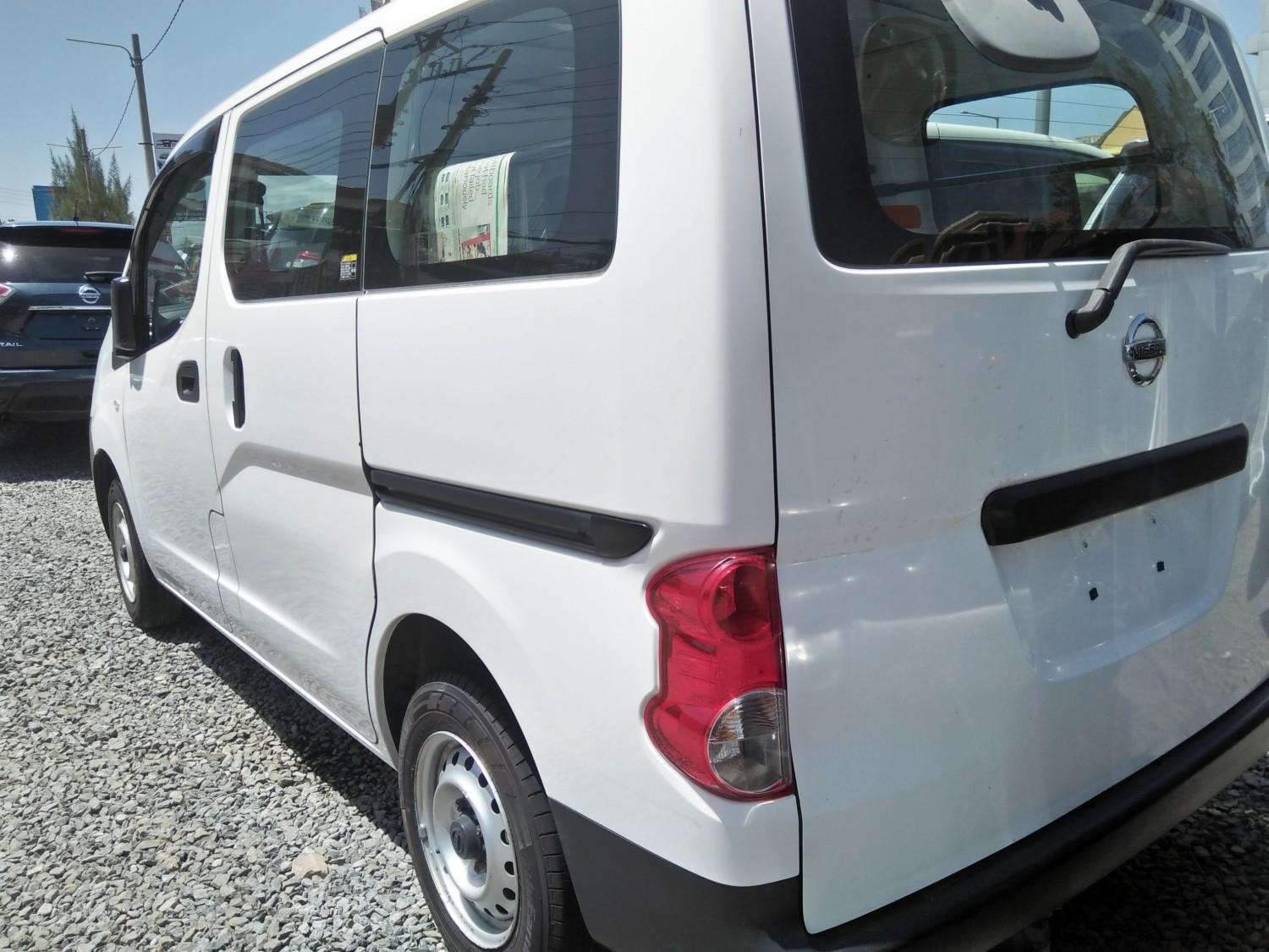 nissan-nv-200
