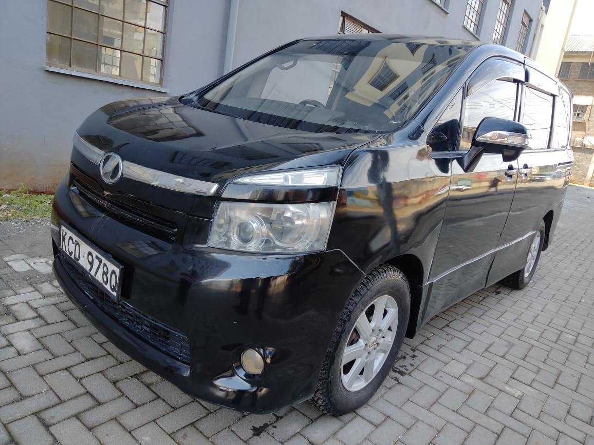 toyota-voxy