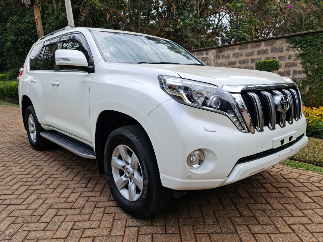 toyota-landcruiser-prado