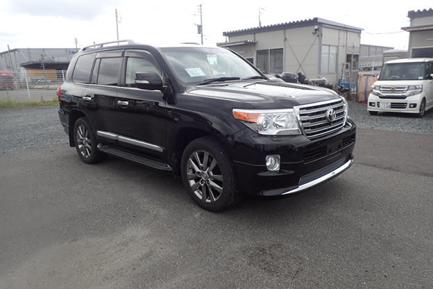 toyota-landcruiser-zx-2015-model-black-color-big-1