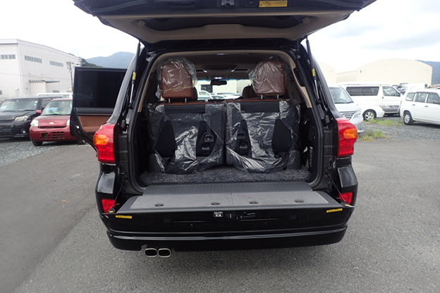 toyota-landcruiser-zx-2015-model-black-color-big-6