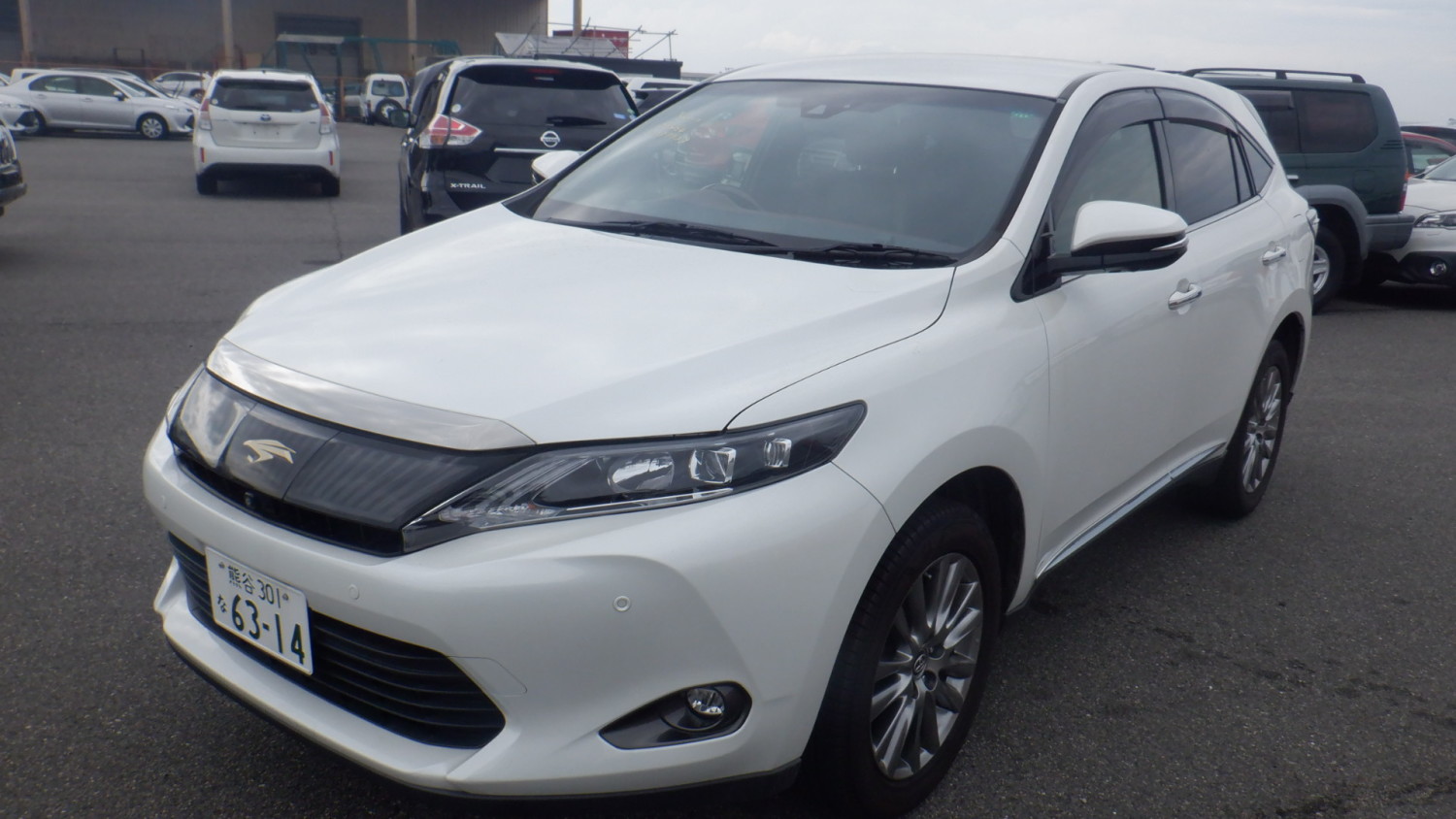 toyota-harrier-pearl-white-2015