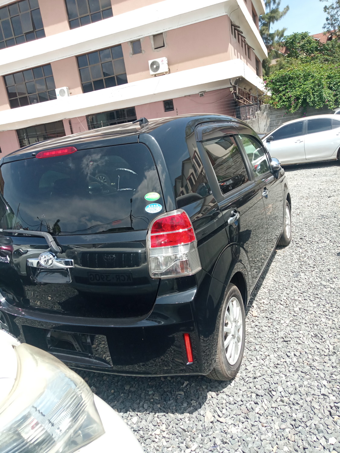 toyota-spade-big-1