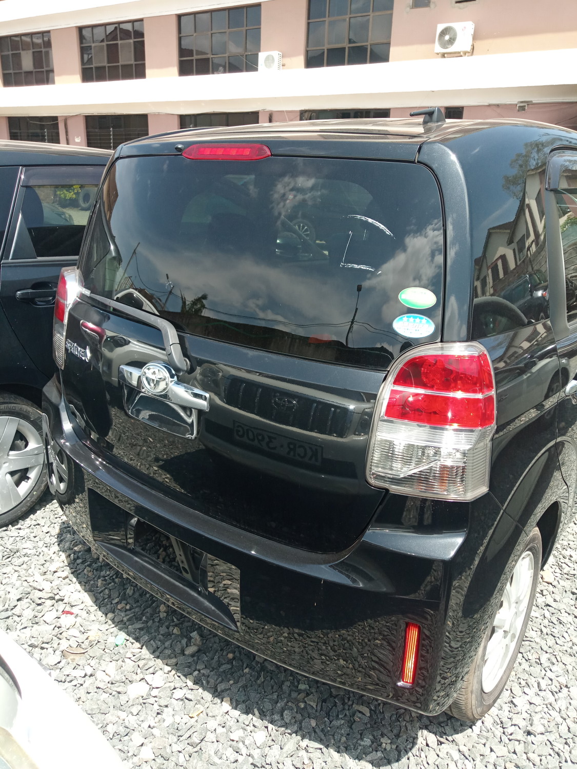 toyota-spade-big-2