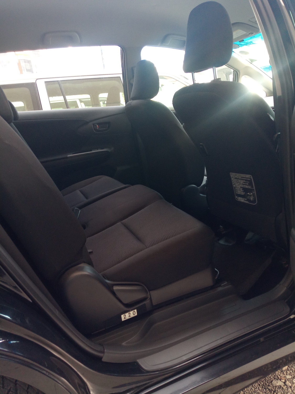 toyota-wish-big-3