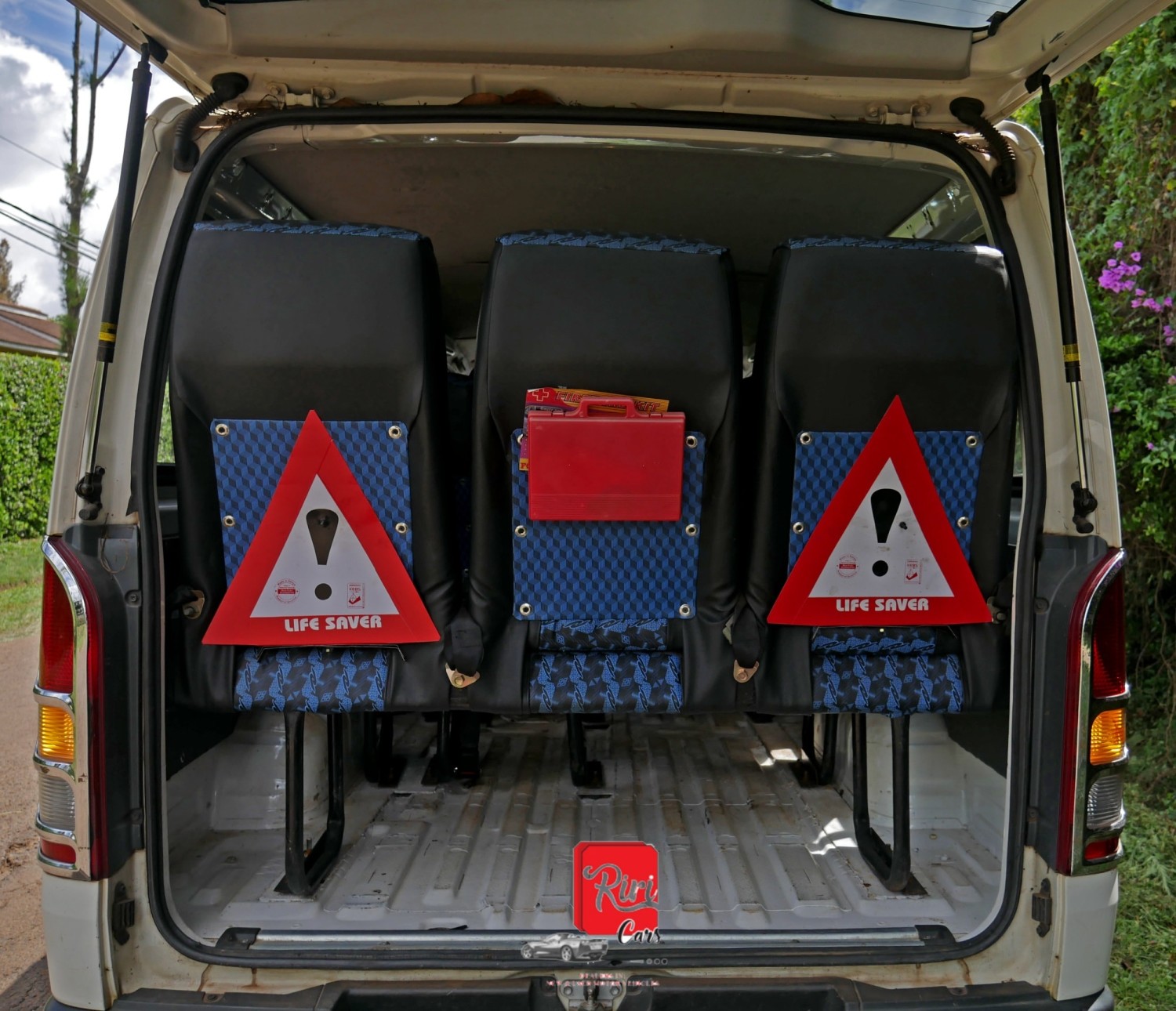 toyota-hiace-big-8