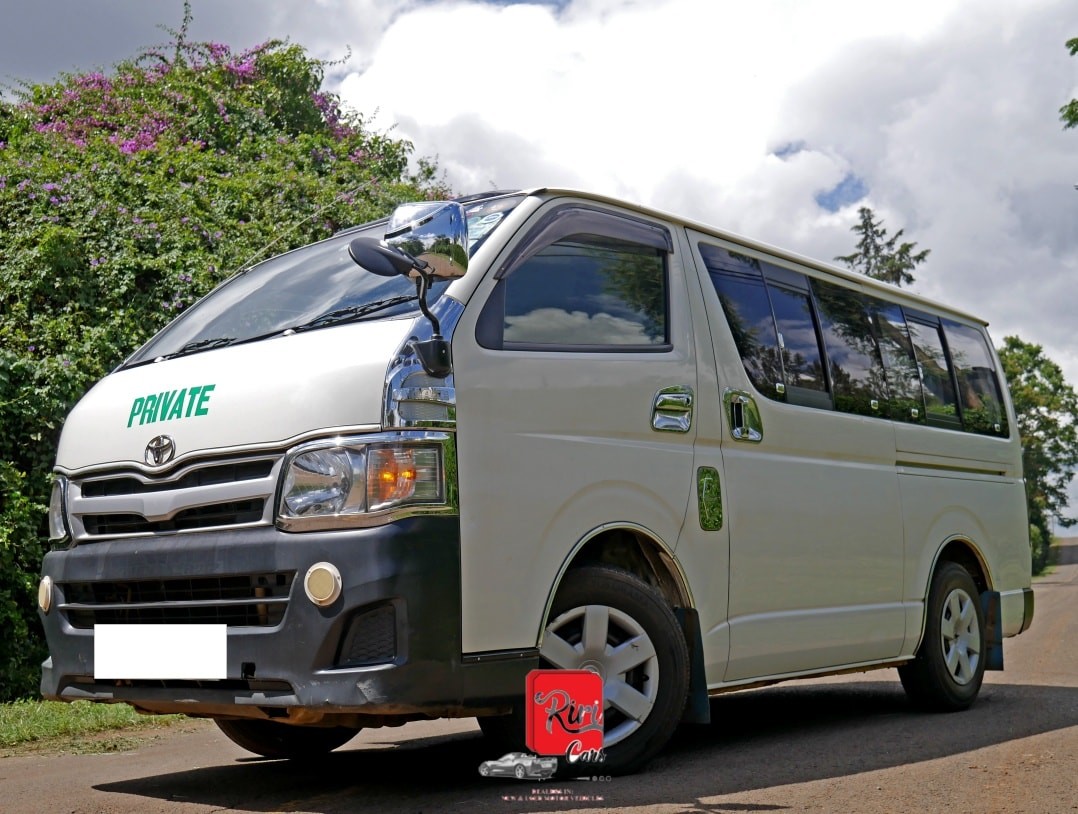 toyota-hiace-big-2