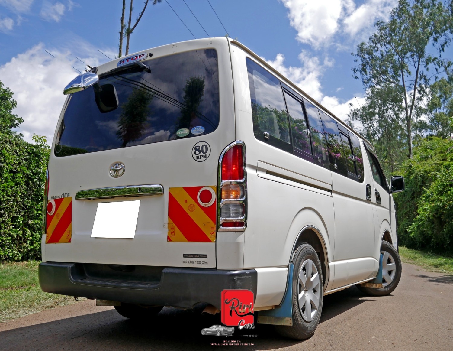 toyota-hiace-big-4