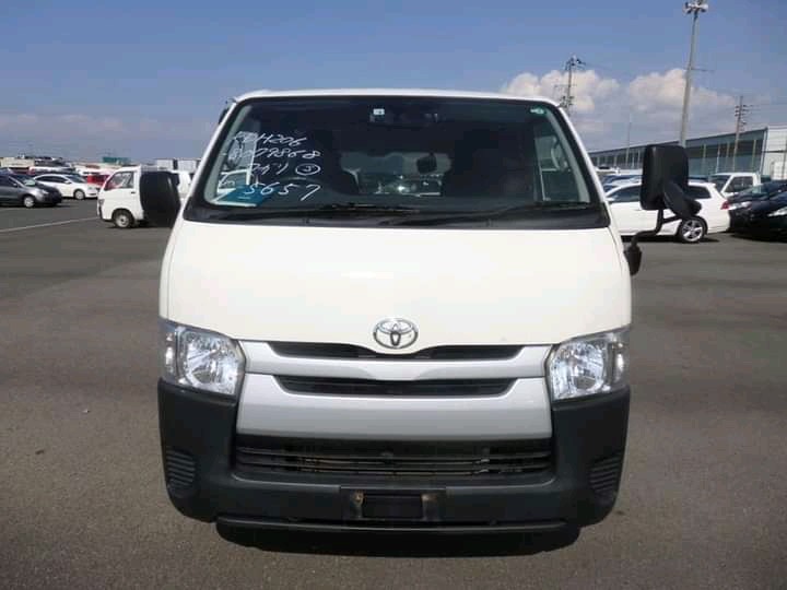 toyota-hiace