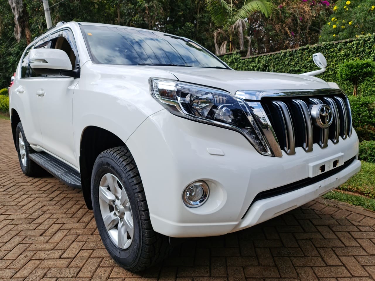 toyota-landcruiser-prado