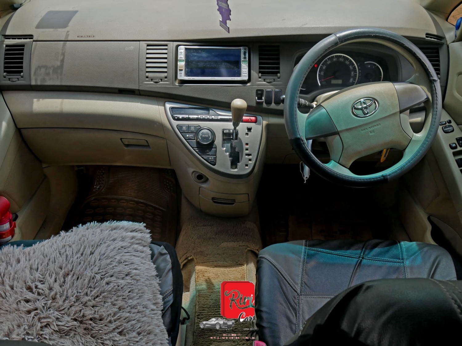 toyota-isis-big-7