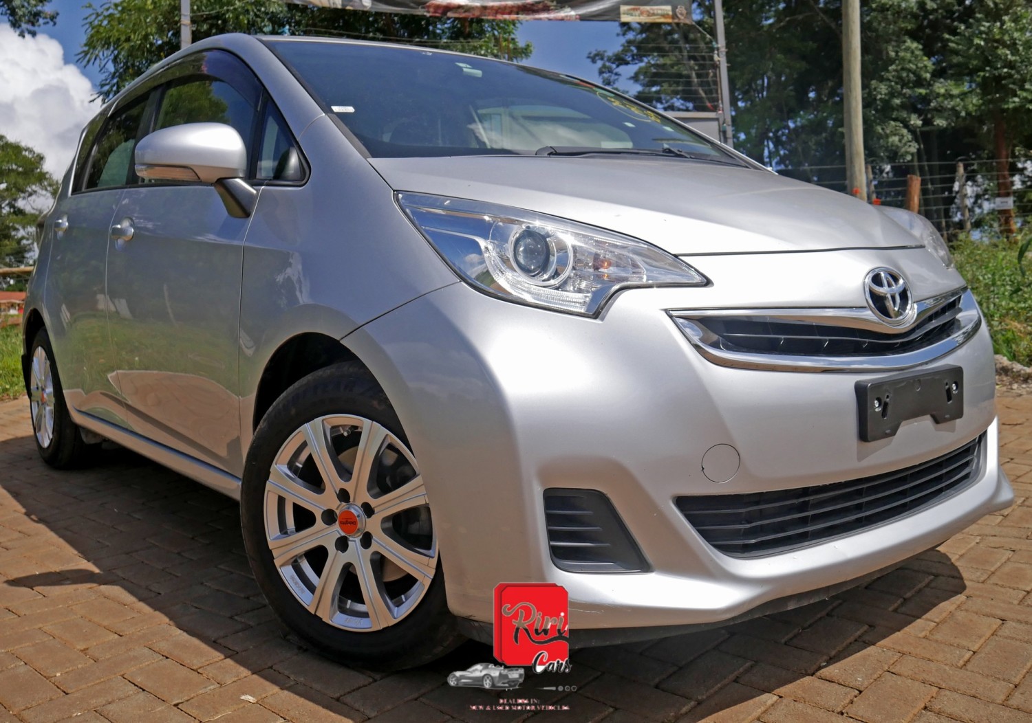 toyota-ractis-2014