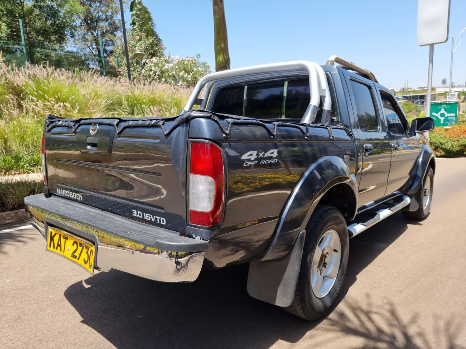 nissan-hardbody-np300