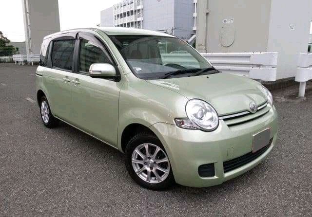 toyota-sienta