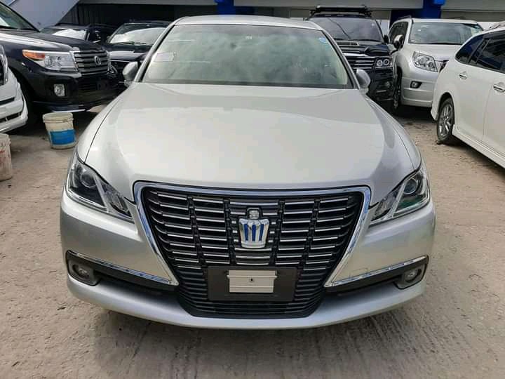 toyota-crown