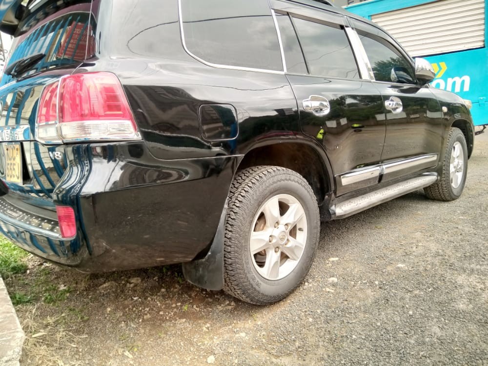 toyota-land-cruiser-v8