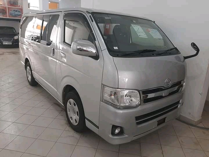toyota-hiace