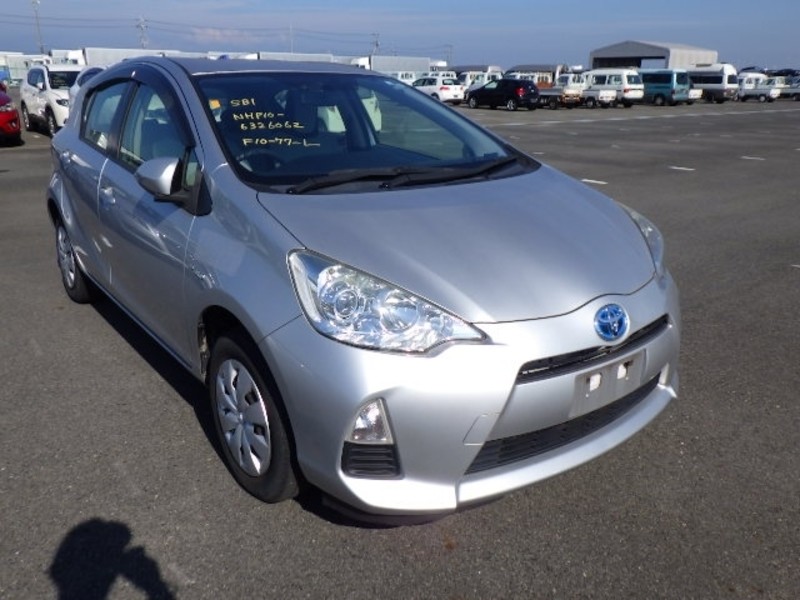 toyota-aqua