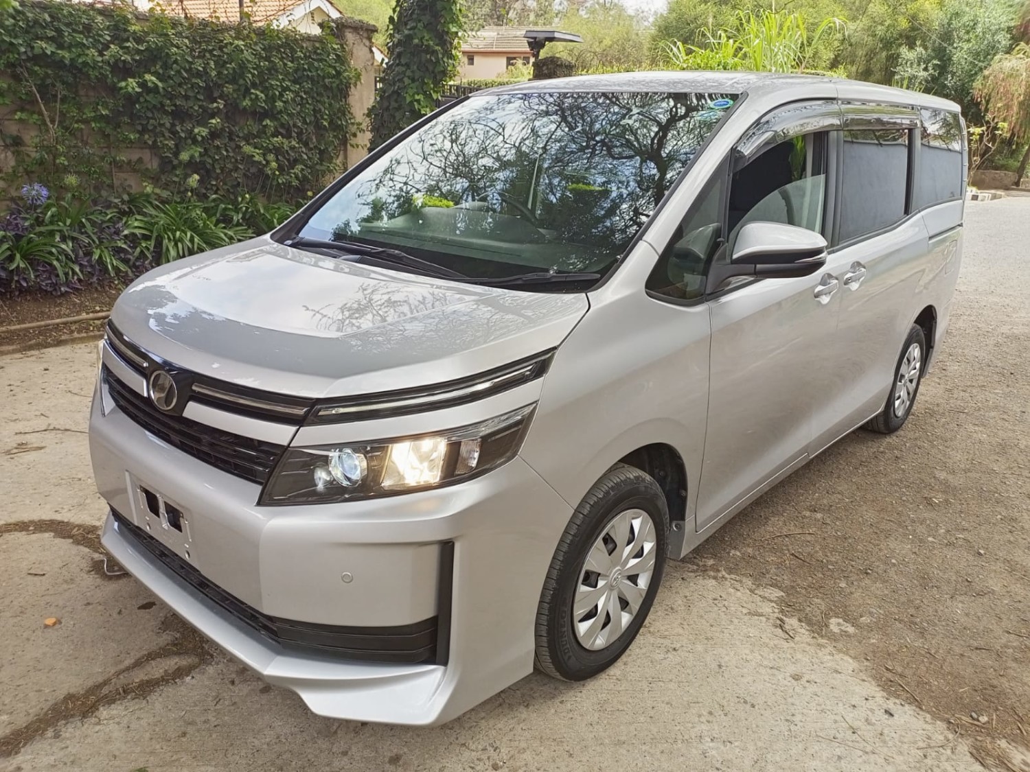 toyota-voxy