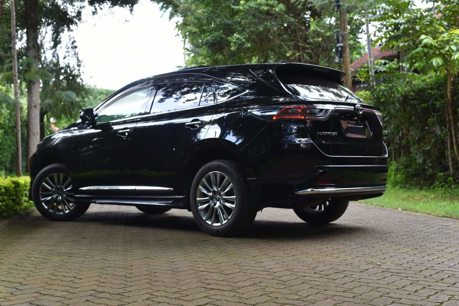 toyota-harrier