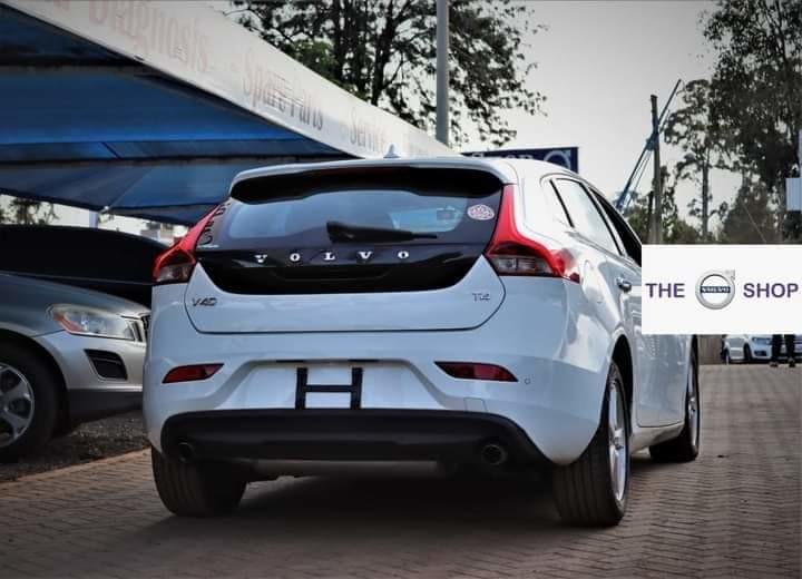 volvo-v40