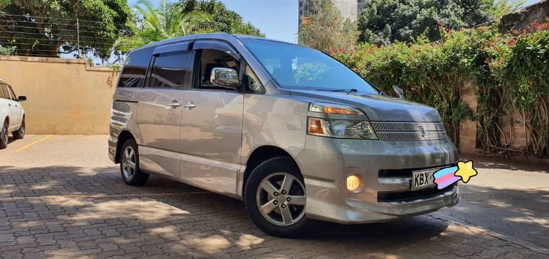 toyota-voxy