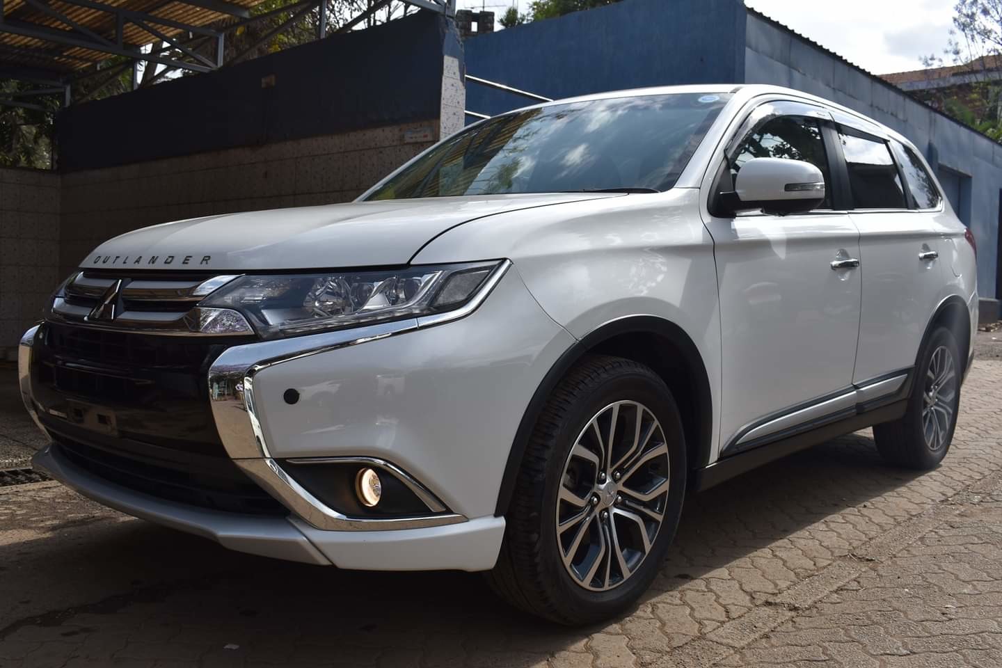 mitsubishi-outlander-big-0