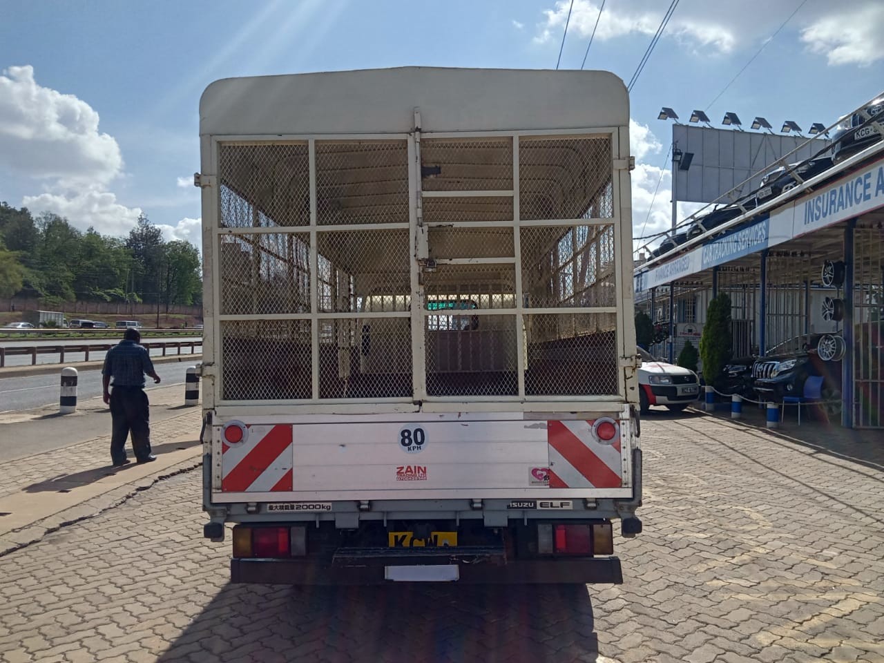 isuzu-elf-big-2