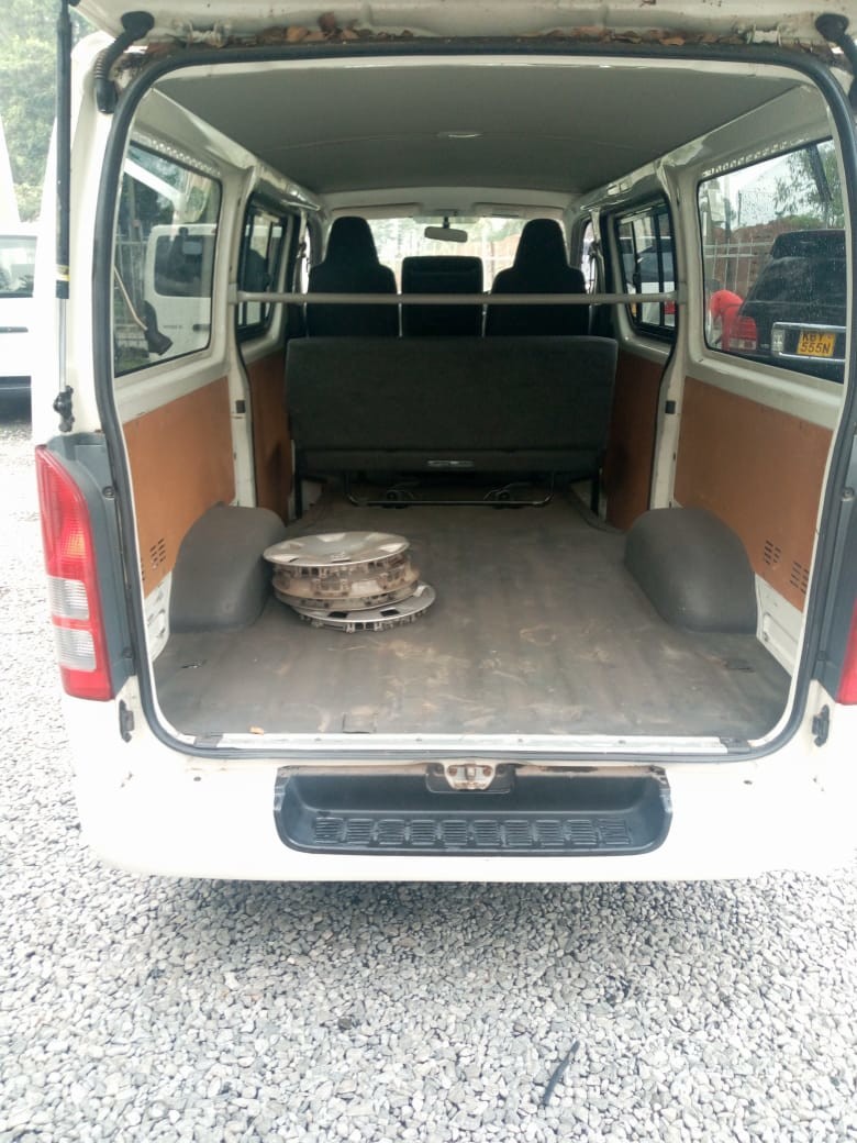 toyota-hiace-big-1