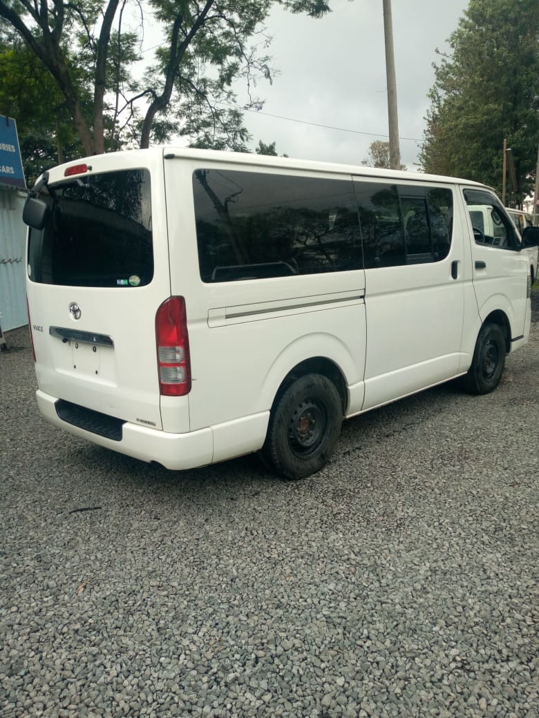 toyota-hiace