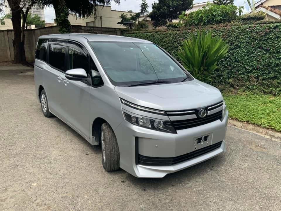 toyota-voxy
