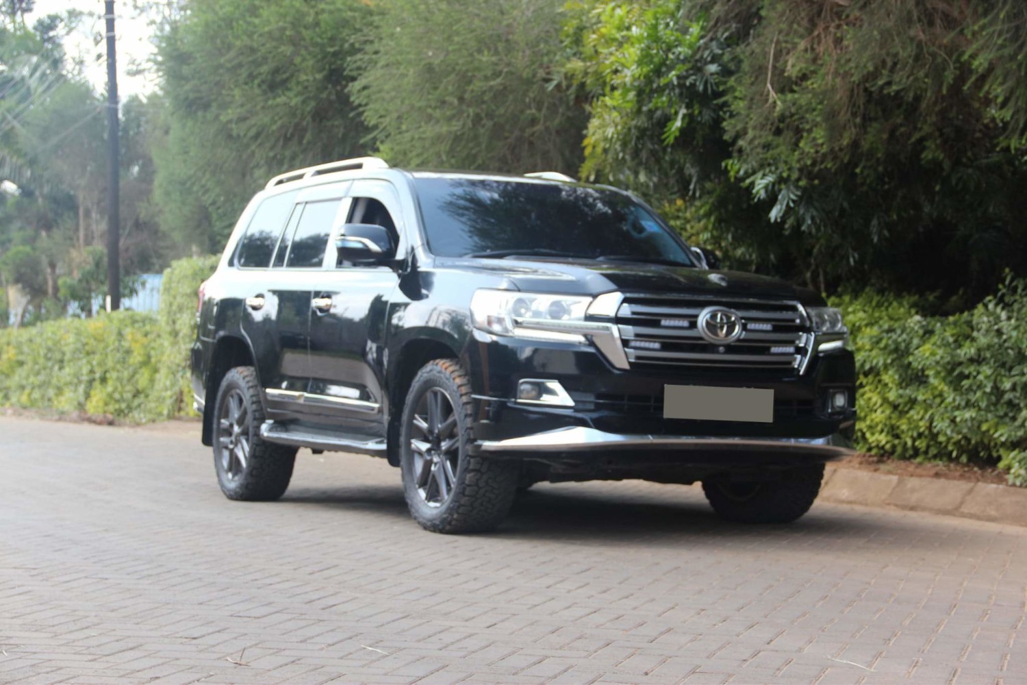 toyota-land-cruiser-v8