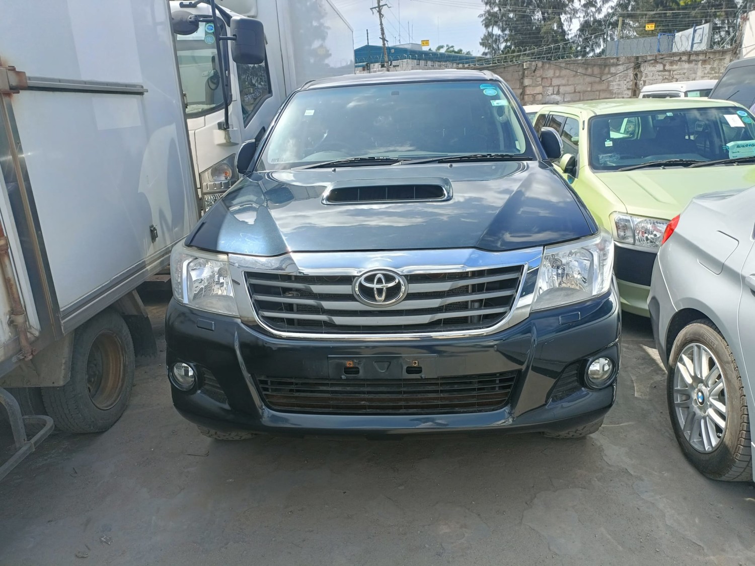 toyota-hilux-invincible