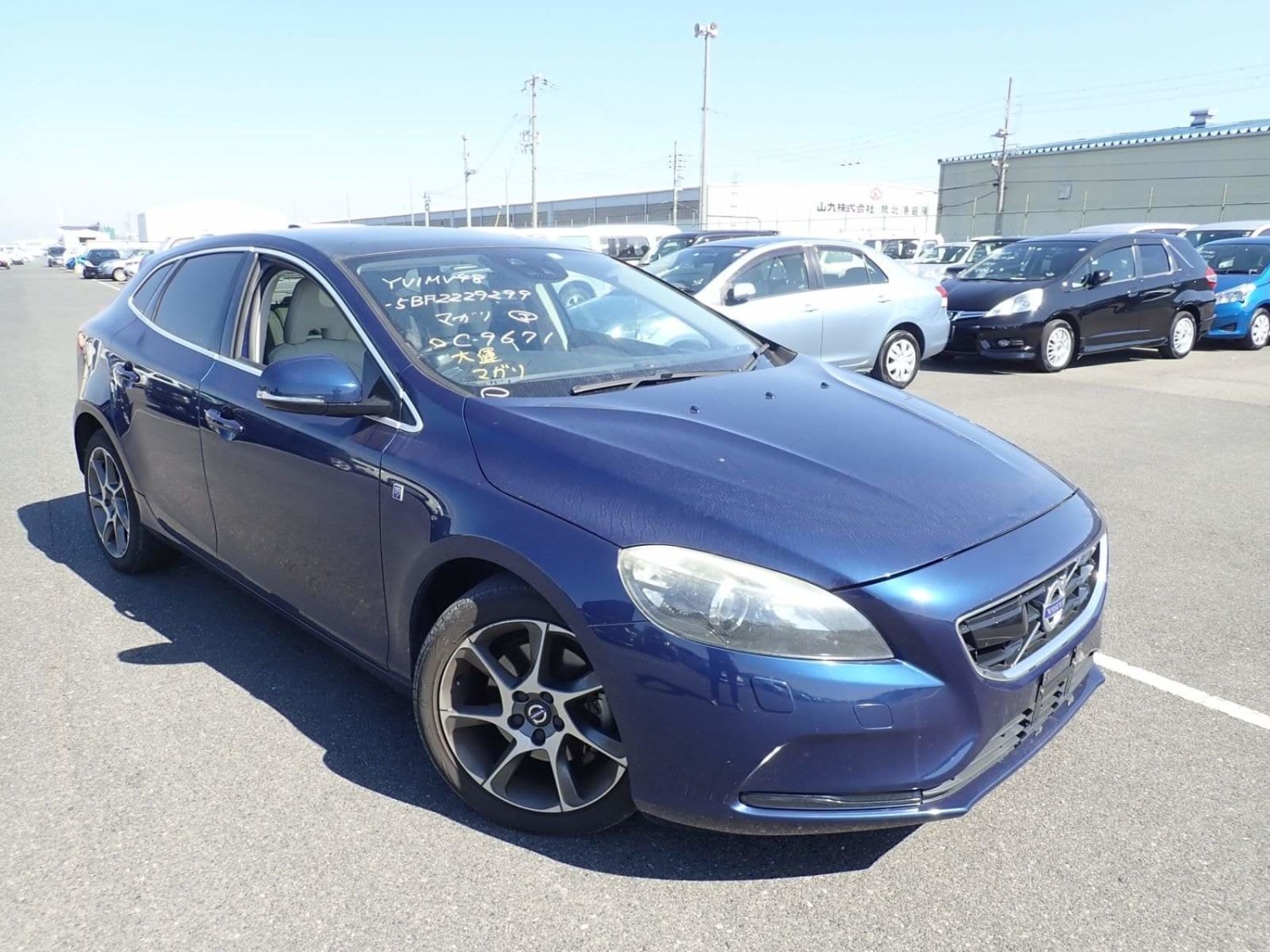volvo-v40