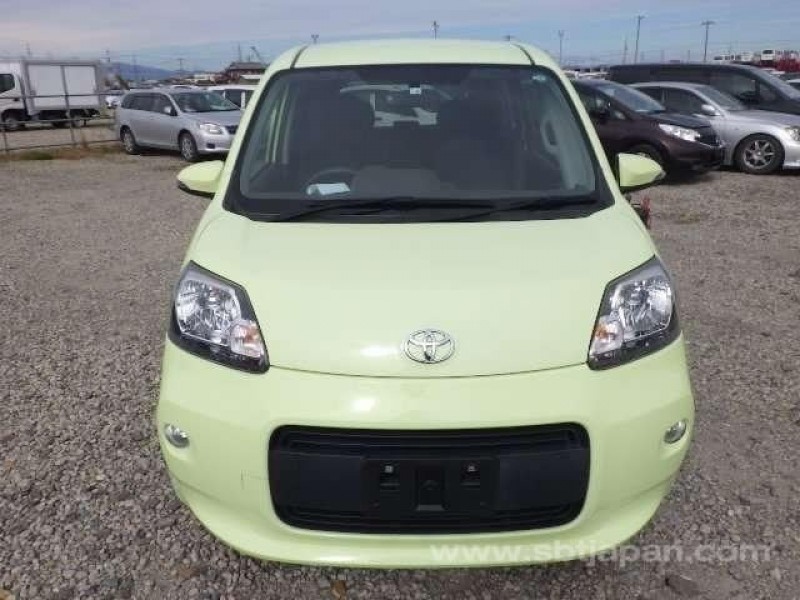 toyota-porte-2014