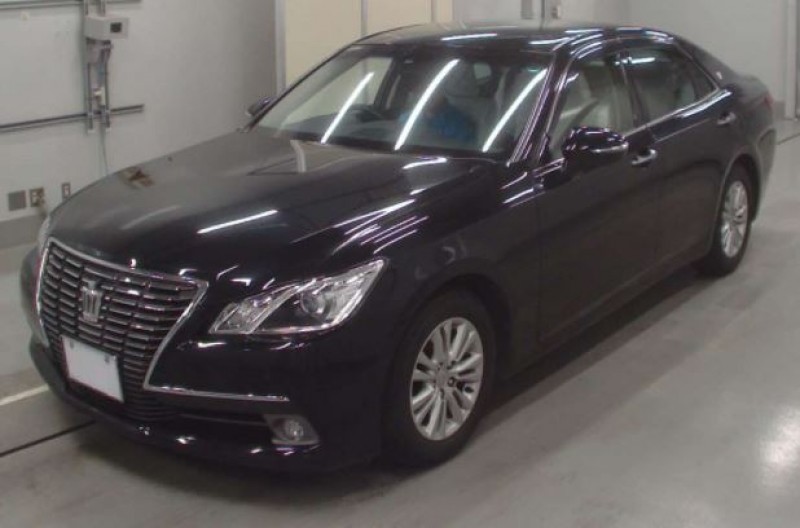 toyota-crown-2014-big-1