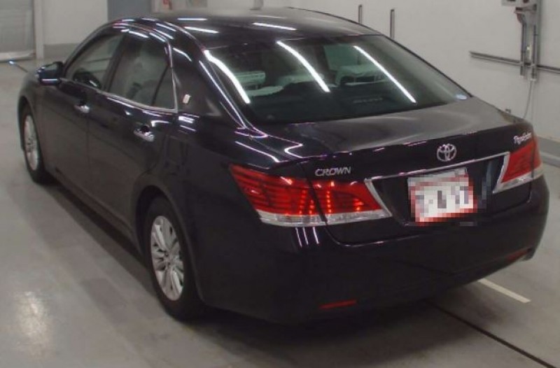 toyota-crown-2014-big-2