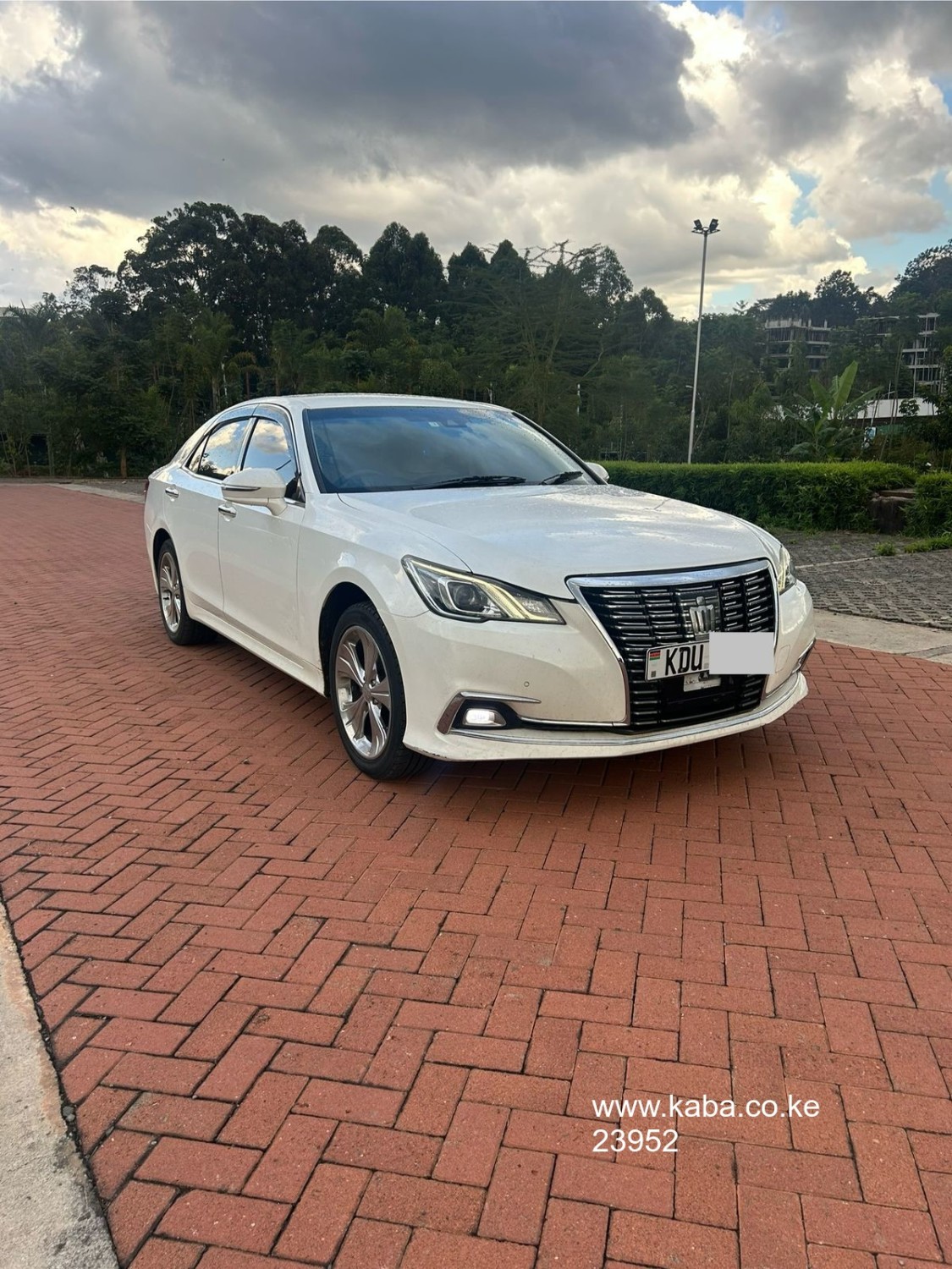 2017-toyota-crown